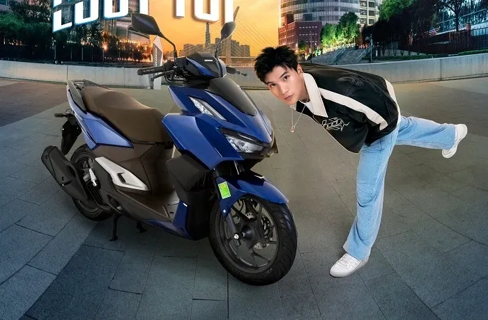 Phiên bản Honda Vario 160 cao cấp màu xanh đen bạc