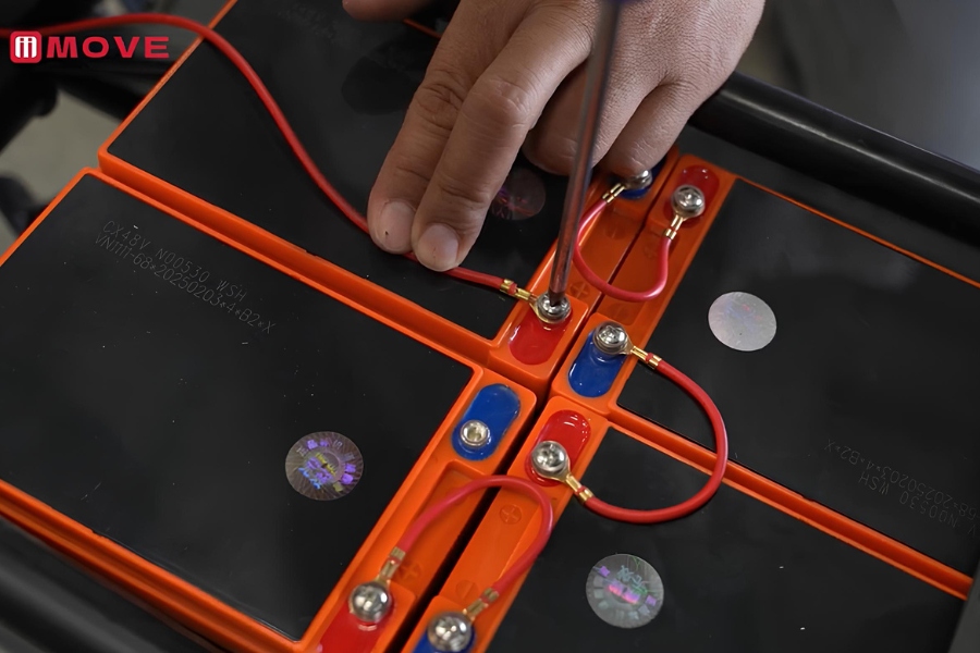 Cách Đấu Bình Ắc Quy Xe Máy Điện Chuẩn Kỹ Thuật, Đảm Bảo An Toàn Điện Cao Nhất