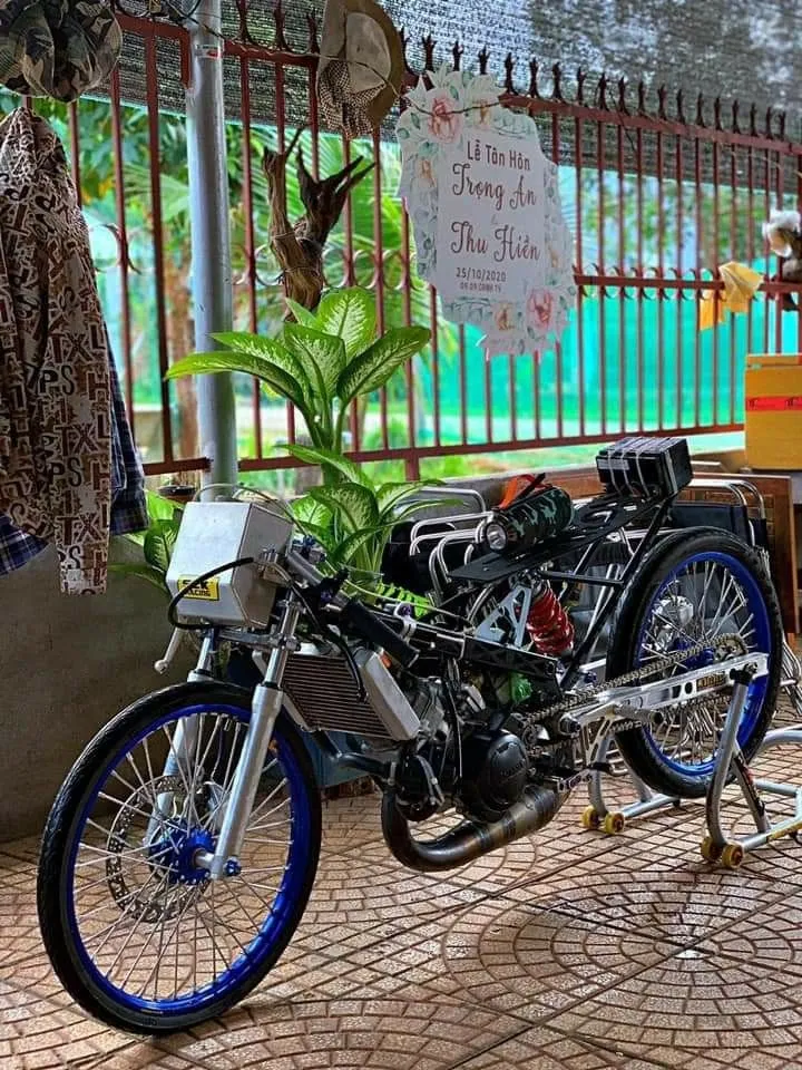 Drag ảnh xe độ là thứ mà ai yêu thích xe máy đều không thể bỏ qua. Hình ảnh những chiếc xe ấn tượng này sẽ khiến bạn thích thú và muốn tìm hiểu thêm về độ xe.