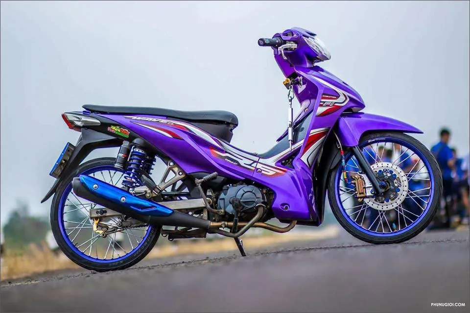 Xe Wave độ kiểng tập trung vào thẩm mỹ với lốp và đèn LED