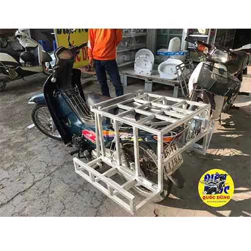 Baga giá kệ chở hàng xe máy có 2 cánh gập mở chở ống nước gương kính