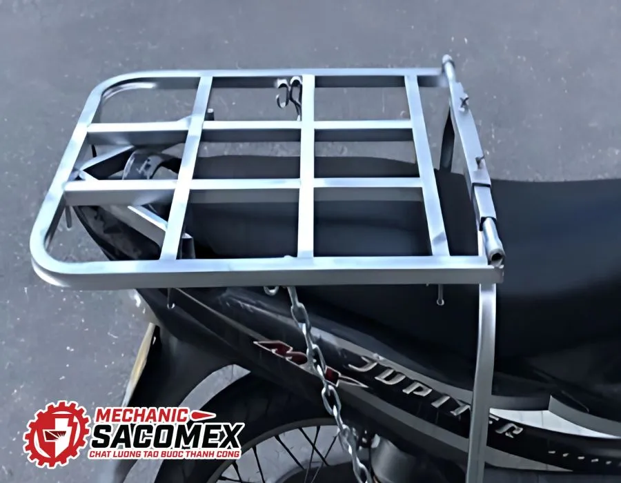 Giá chở hàng SA-201DĐ lắp trên xe máy Jupiter thể hiện tải trọng 150kg