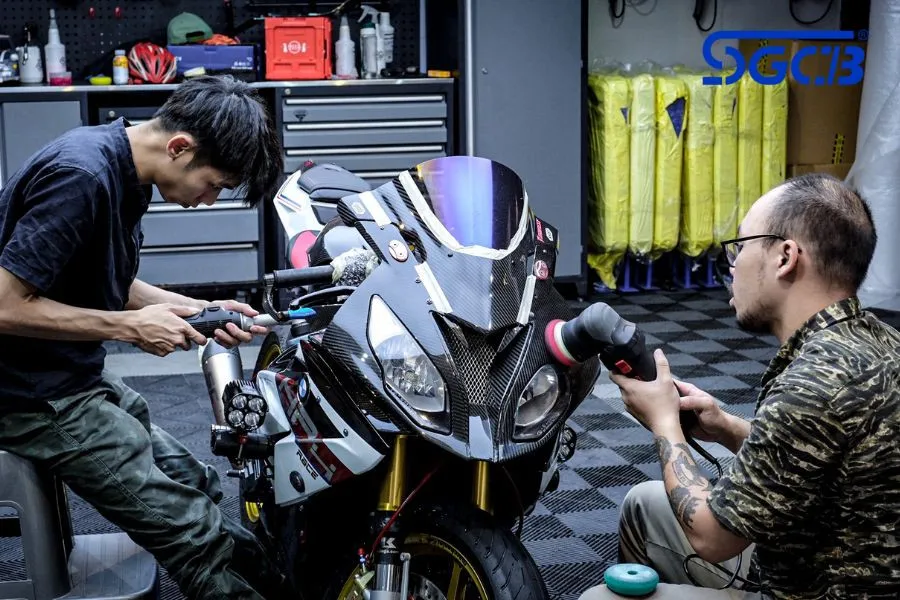 Bảng giá phủ ceramic xe máy giá bao nhiêu chi tiết theo gói dịch vụ và loại xe