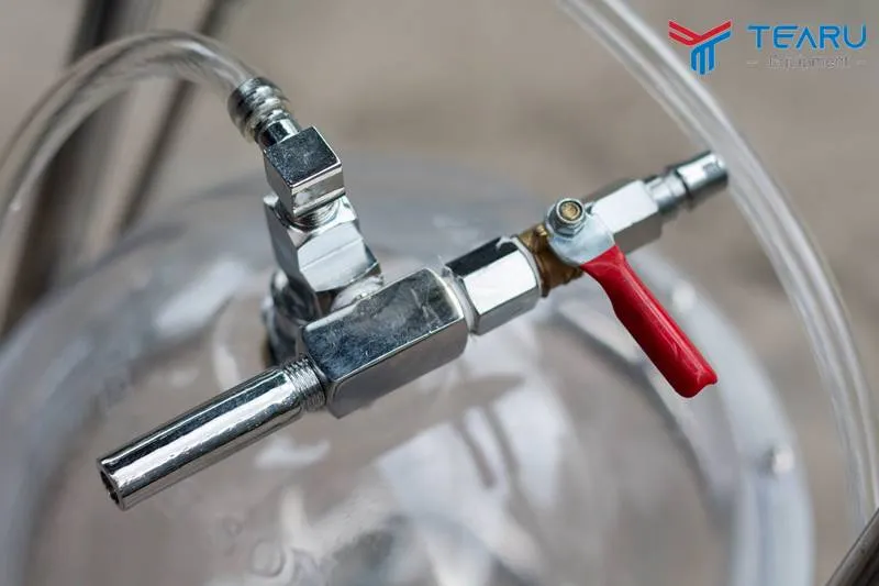 Cấu tạo hứng hút nhớt thải khá đơn giản