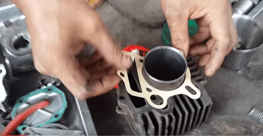 Minh họa các thành phần chính ảnh hưởng đến giá làm lại hơi xe máy