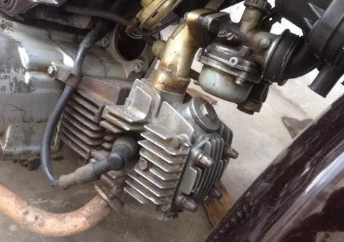 Hình ảnh cấu tạo chi tiết của bộ hơi xe máy, bao gồm xi lanh và piston