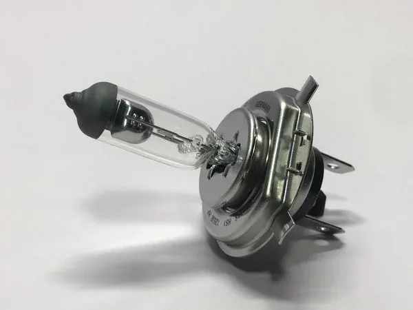 So sánh giữa bóng đèn pha Philips HS1 và đèn LED BMA-Z3, phân khúc giá đèn pha xe máy