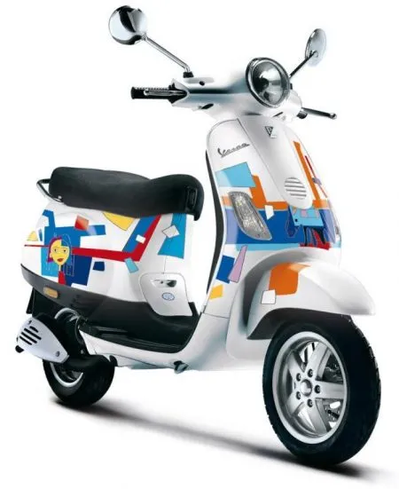 Kiểm tra bề mặt xe máy sau khi loại bỏ decal và keo dán