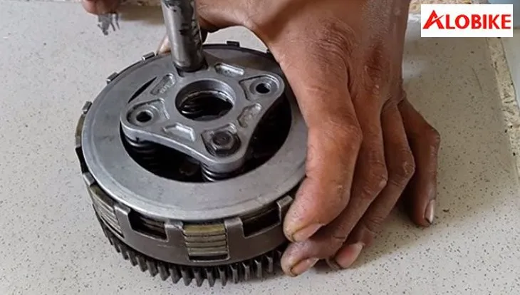 Các bước hướng dẫn cách chỉnh côn xe Wave thủ công tại nhà