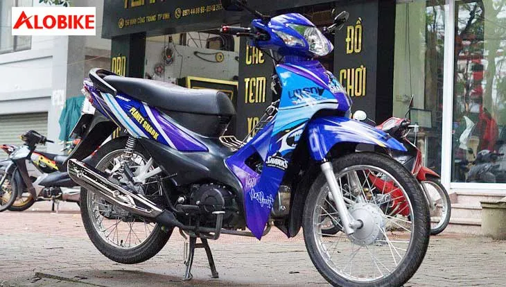 Decal tem trùm xe Wave màu xanh lá cây đã được dán hoàn thiện