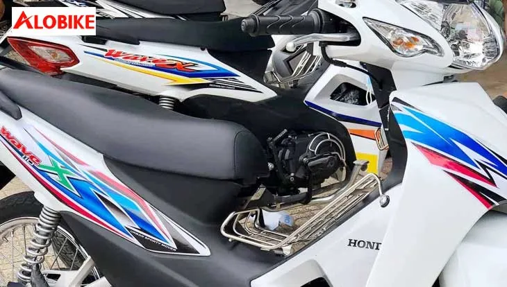 Minh họa chung về quy trình thực hiện cách dán tem xe Wave tại nhà