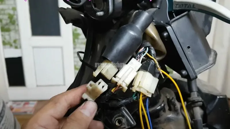 Sơ đồ chi tiết cách đấu đèn xe máy trực tiếp an toàn