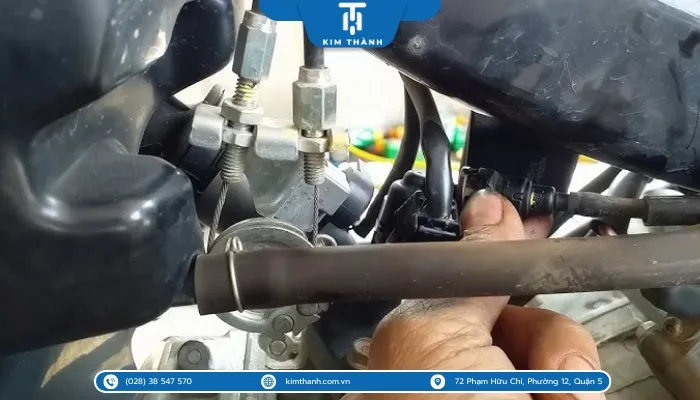 Cách khóa van xăng xe số