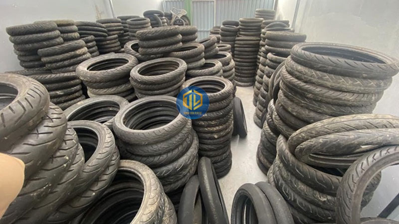 CÁCH LÀM THỦNG LỐP XE MÁY: Hướng Dẫn Toàn Diện Về Tái Chế Lốp Cũ Thành Thùng Rác Bền Vững Và An Toàn