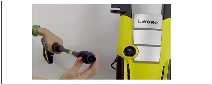 Kết nối hệ thống cấp nước và bộ lọc vào máy rửa xe để bảo vệ động cơ, hoàn thiện cách lắp máy rửa xe.