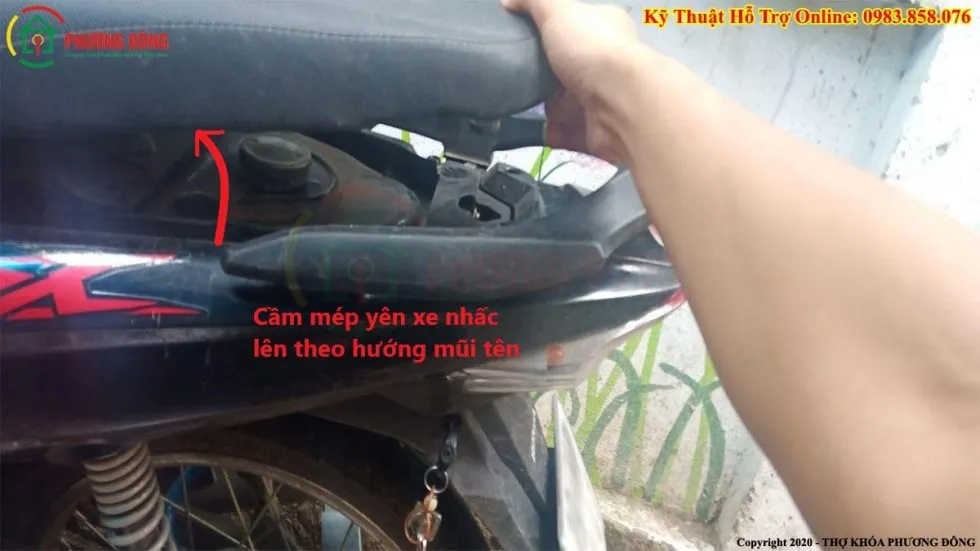 cách mở cốp xe WAVE