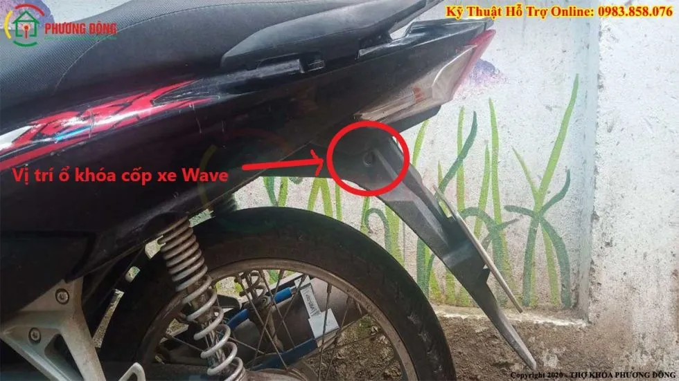 Vị trí ổ khóa cốp xe Wave