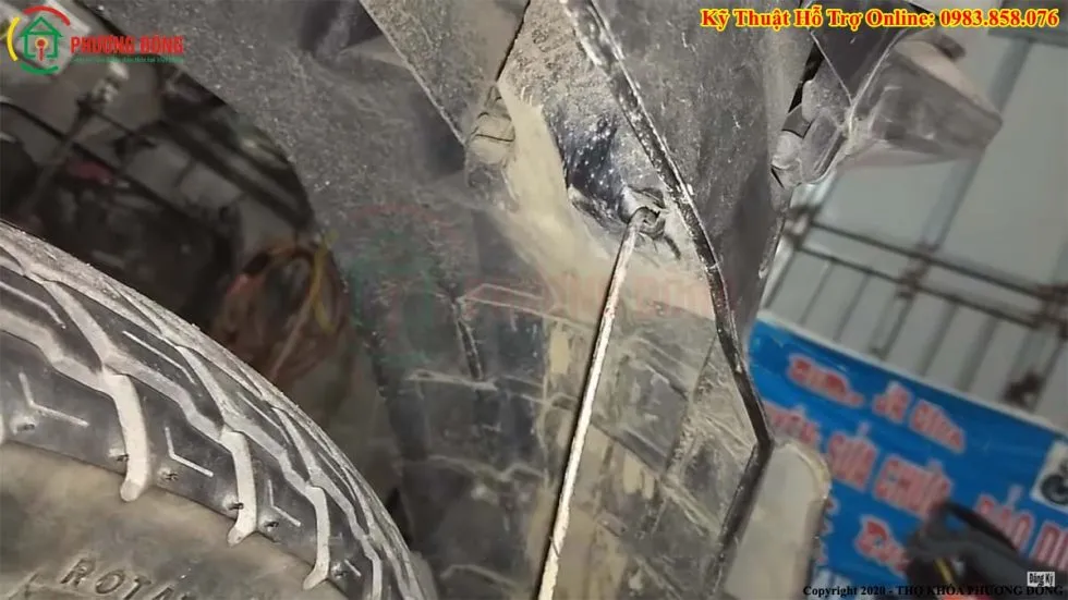 Cắm cây móc vào lỗ