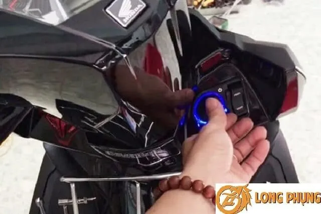 Hướng dẫn thao tác với giắc nối dây điện xe máy tay ga khi cần xử lý sự cố điện