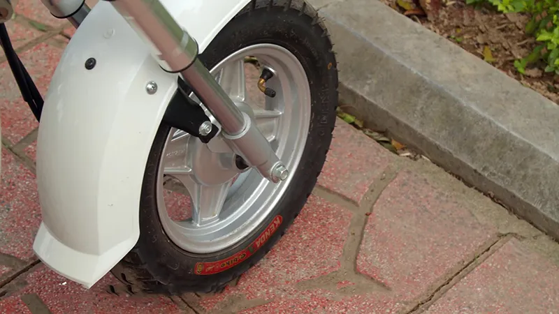 Bánh trước vành đúc hợp kim, lốp đặc không săm của xe máy 82 đời mới Chaly