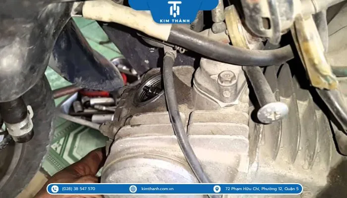 Cò xe máy bị hở