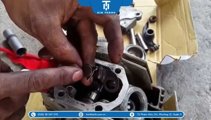 Con đội xe máy bị gỉ sét