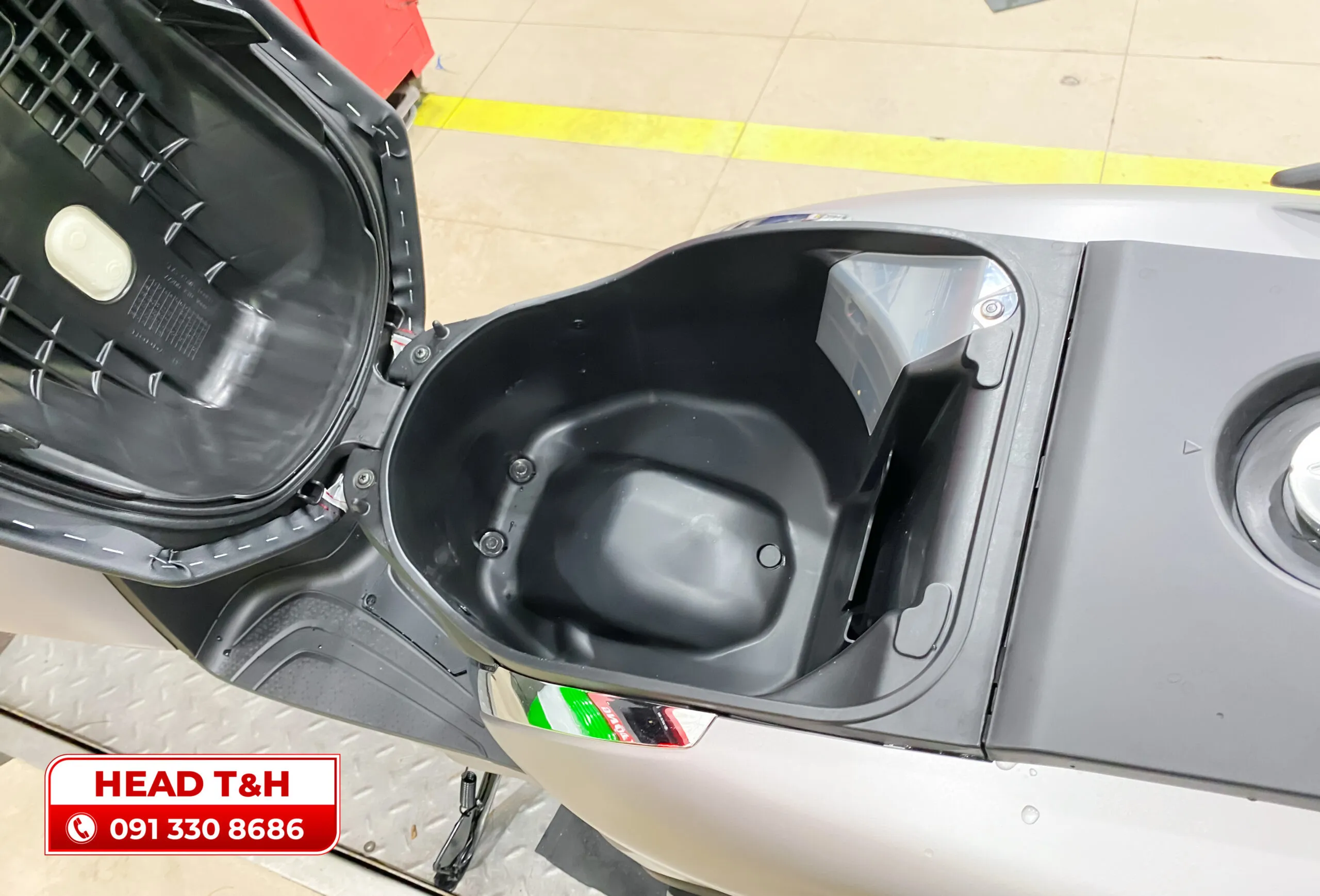 Cốp xe rộng rãi của xe máy SH nữ