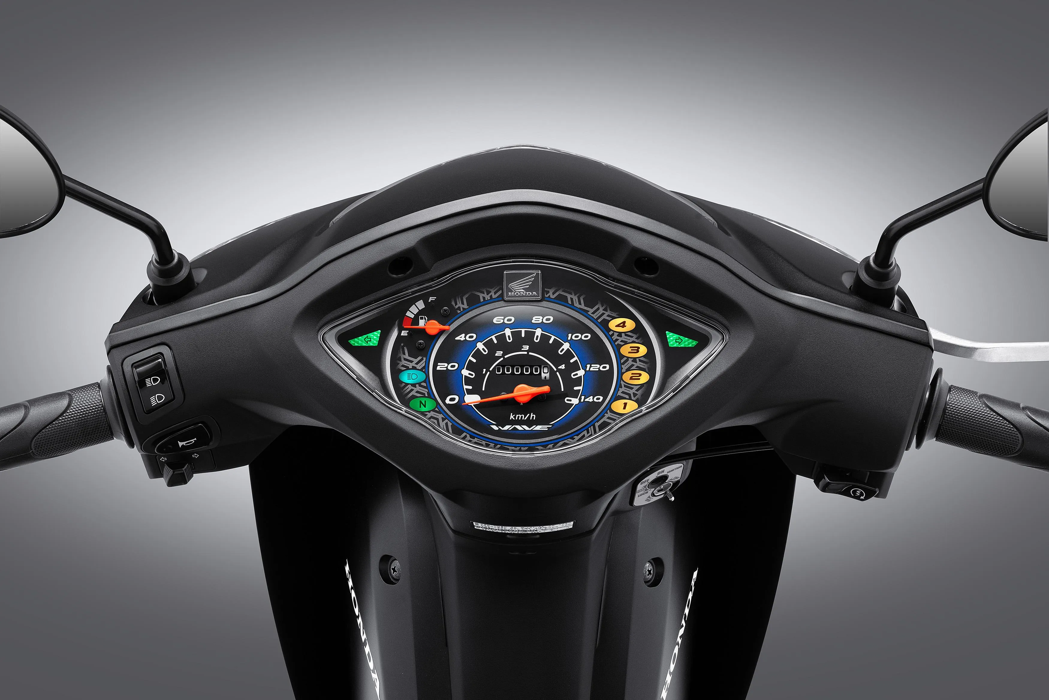 Chi tiết bộ tem xe độc đáo mới trên thân xe Wave Alpha, kết hợp logo cách điệu