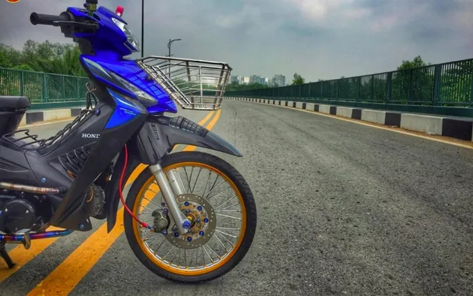 Hệ thống dàn chân trước của chiếc xe wave rsx độ kiểng đầu Wave X