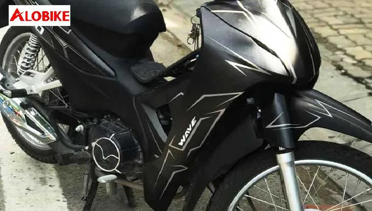 Đường nét tem decal xe Wave sắc sảo chạy dọc thân xe