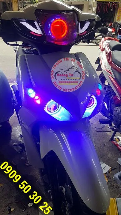 Vẻ đẹp mờ ảo của đèn gương cầu với vòng Angel Eyes màu xanh trên Wave RSX 2011