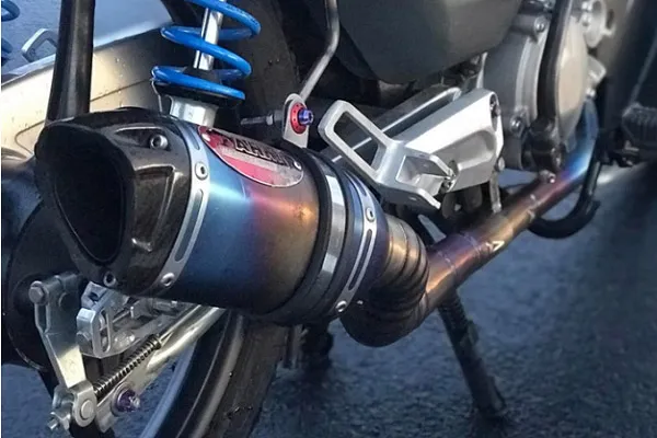 Wave độ pô AHM Titan mang lại âm thanh uy lực, mạnh mẽ cho bản độ