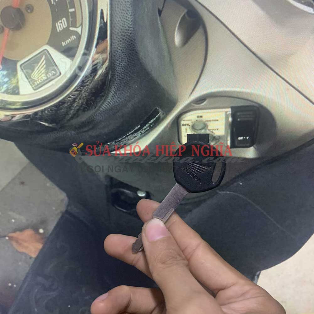 Thay Áo Xe Wave Alpha: Hướng Dẫn Toàn Diện Về Lựa Chọn Vật Liệu, Kỹ Thuật Tháo Lắp, Và Dự Toán Chi Phí Chi Tiết