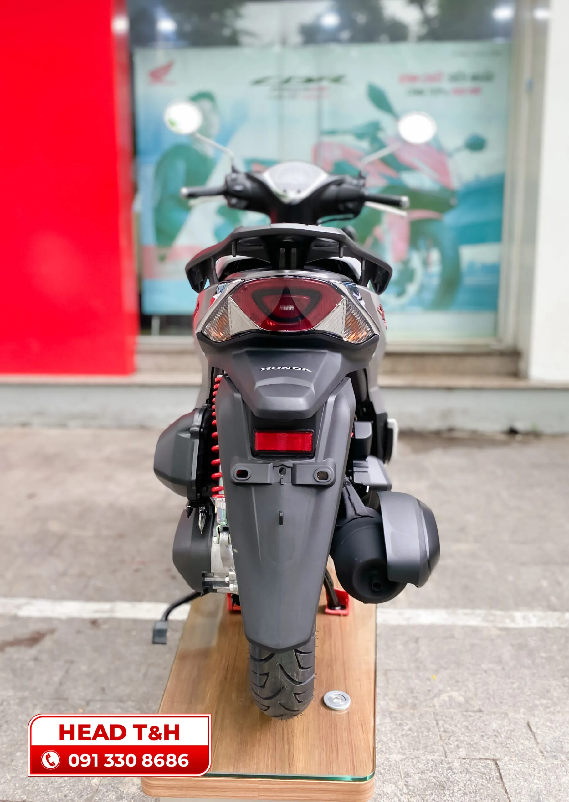 Đuôi xe SH Mode 125 với đèn hậu LED