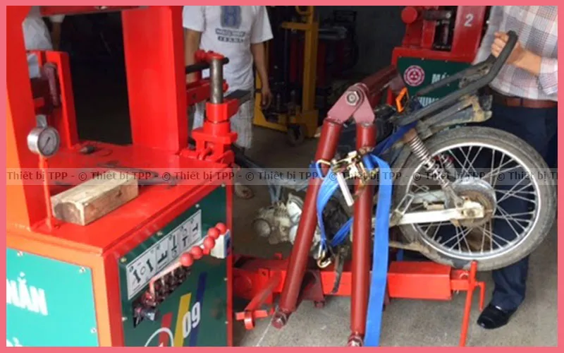 giá nắn càng xe máy tại các trung tâm sửa chữa chuyên nghiệp