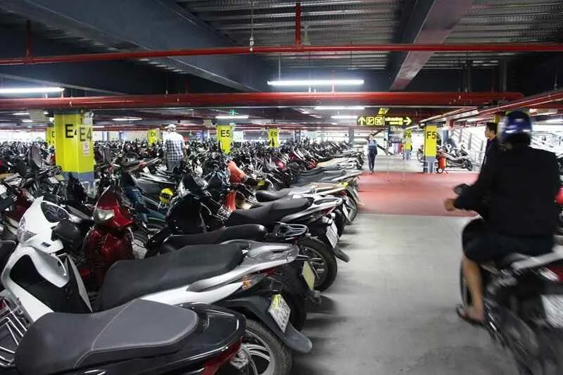 Biển chỉ dẫn và bảng giá gửi xe máy sân bay Tân Sơn Nhất chính thức
