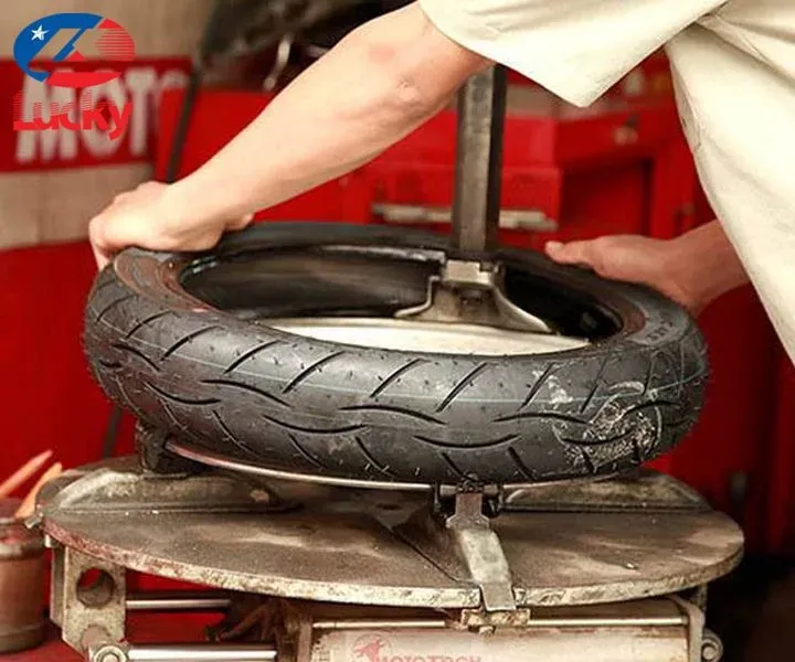 Lựa chọn địa chỉ trang bị đầy đủ thiết bị sửa chữa lốp xe máy chuyên nghiệp