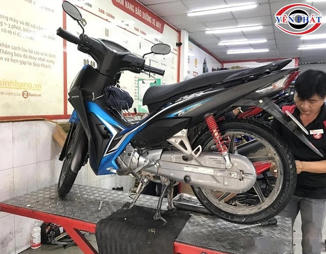 Lốp Xe Máy Yamaha Grande Giá Bao Nhiêu? Phân Tích Chuyên Sâu Về Đặc Điểm, Loại Lốp Và Yếu Tố Ảnh Hưởng Đến Chi Phí Thay Thế 4 Lốp Xe Máy Yamaha Grande Giá Bao Nhiêu? Phân Tích Chuyên Sâu Về Đặc Điểm, Loại Lốp Và Yếu Tố Ảnh Hưởng Đến Chi Phí Thay Thế