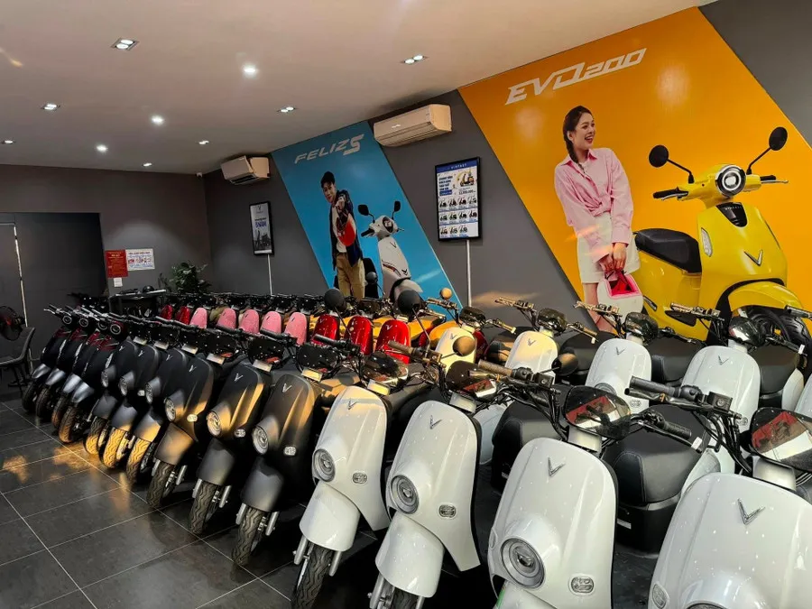 Cận cảnh phần đầu xe VinFast Motio, chi tiết đèn chiếu sáng LED