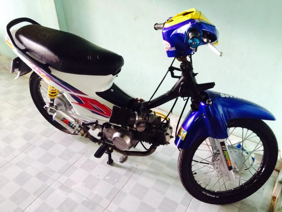 Wave độ Drag quyến rũ với ngoại hình thu hút và tinh chỉnh chuyên môn