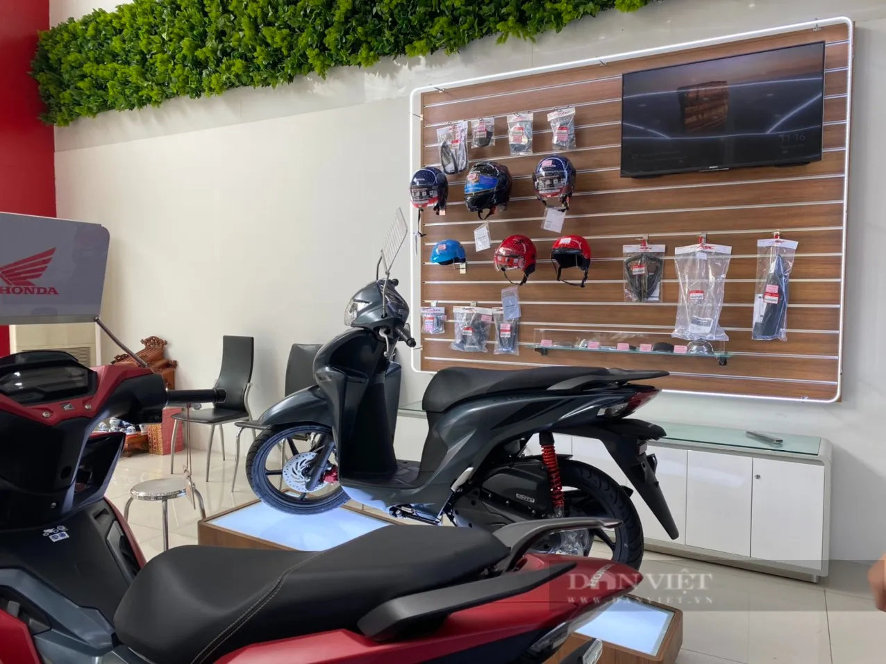 Khách hàng chấp nhận mua xe với giá chênh cao tại đại lý Honda Doanh Thu