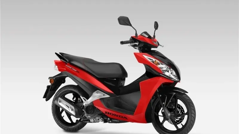 Mẫu xe Honda Vision 50cc NSC 50 nhập khẩu từ Châu Âu