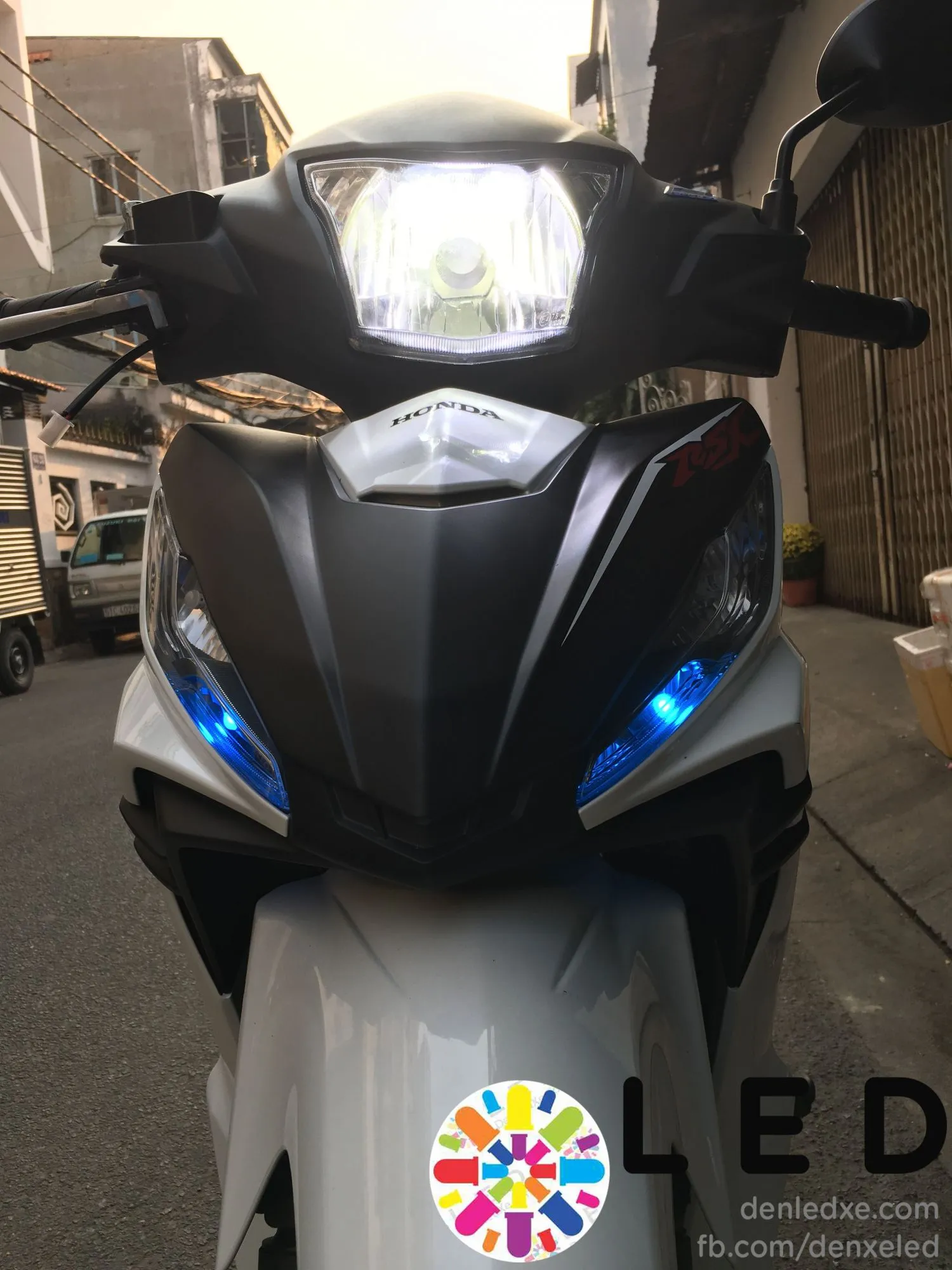 Xe Honda Wave đã thay thế nhiều bộ phận bằng đèn LED: đèn pha, đèn demi, xi nhan và đèn đồng hồ