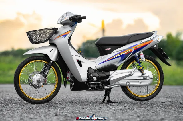 Toàn cảnh dàn áo màu bạc và tem xe xanh cam độc quyền trên xe wave độ cọp