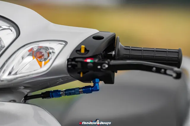 Góc cận cảnh khúc gãy Kohken V1 với rãnh gió khí động học cho xe Wave