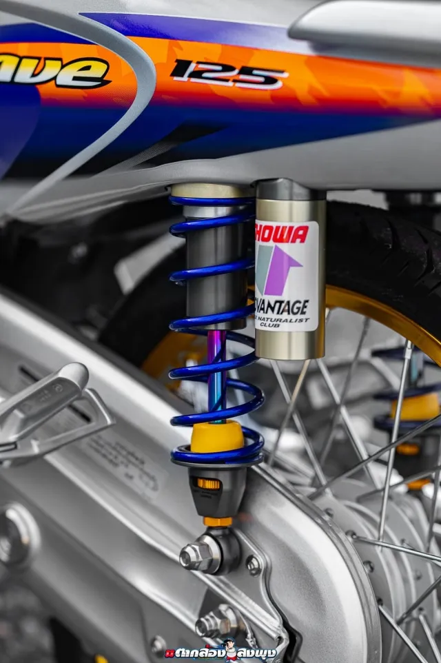 Góc cận cảnh chi tiết phuộc Showa cho Wave độ cọp