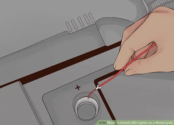 Kiểm tra và cố định chắc chắn dây đèn LED trên khung xe