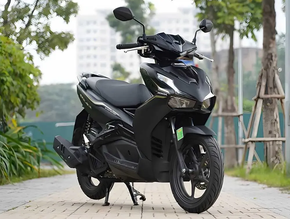 Kiểm tra động cơ và pô xe Air Blade 2020 đã qua sử dụng