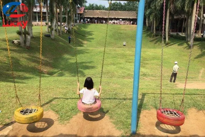 làm xích đu bằng lốp xe máy