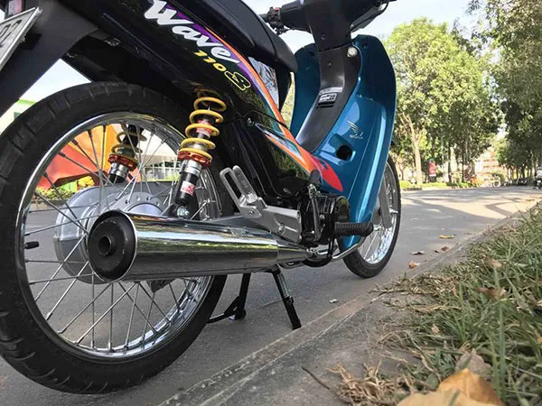 Lý do vì sao nên vệ sinh muội than ống pô xe máy